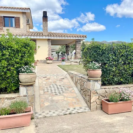 Semesterbostad Eri & Ely's House By La Via Del Mare Viaggi E Vacanze