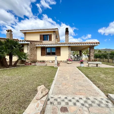 Semesterbostad Eri & Ely's House By La Via Del Mare Viaggi E Vacanze