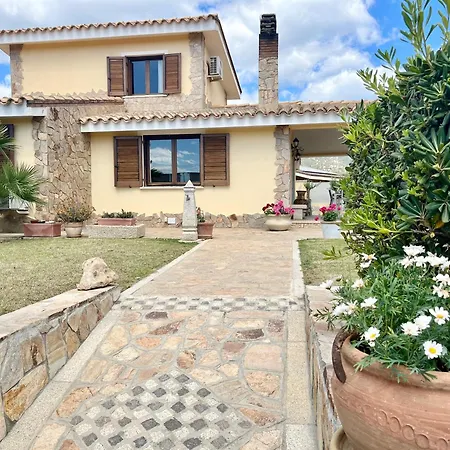 Semesterbostad Eri & Ely's House By La Via Del Mare Viaggi E Vacanze