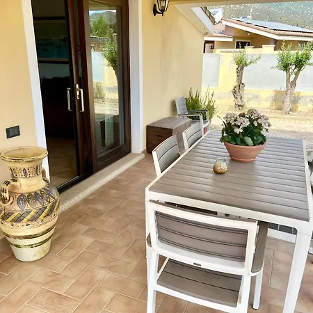 Eri & Ely's House By La Via Del Mare Viaggi E Vacanze ヴィッラシミーウス