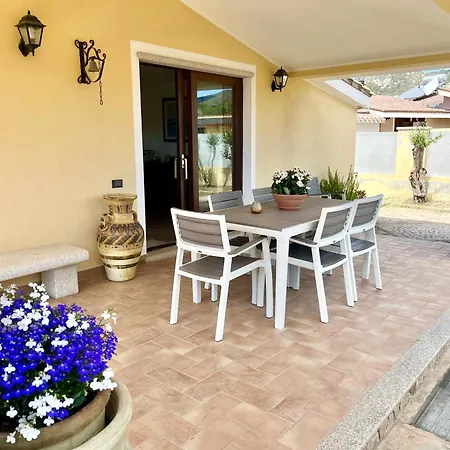 Eri & Ely's House By La Via Del Mare Viaggi E Vacanze ヴィッラシミーウス
